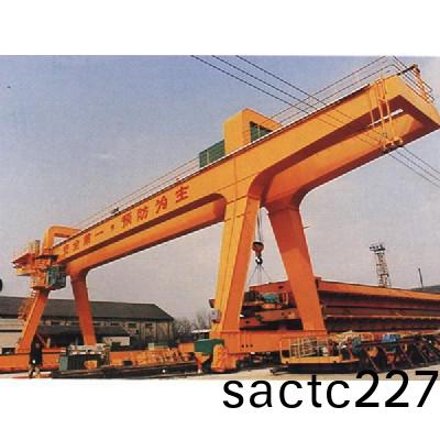 通用門式起(qi)重機7