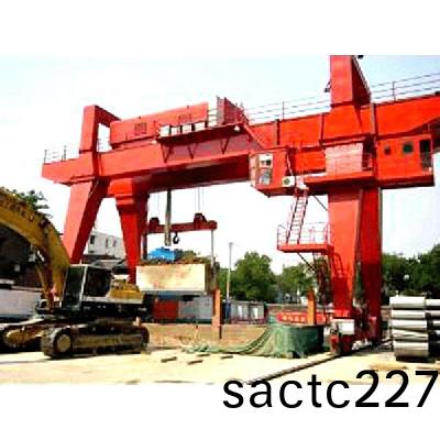 通用門式起(qi)重機4